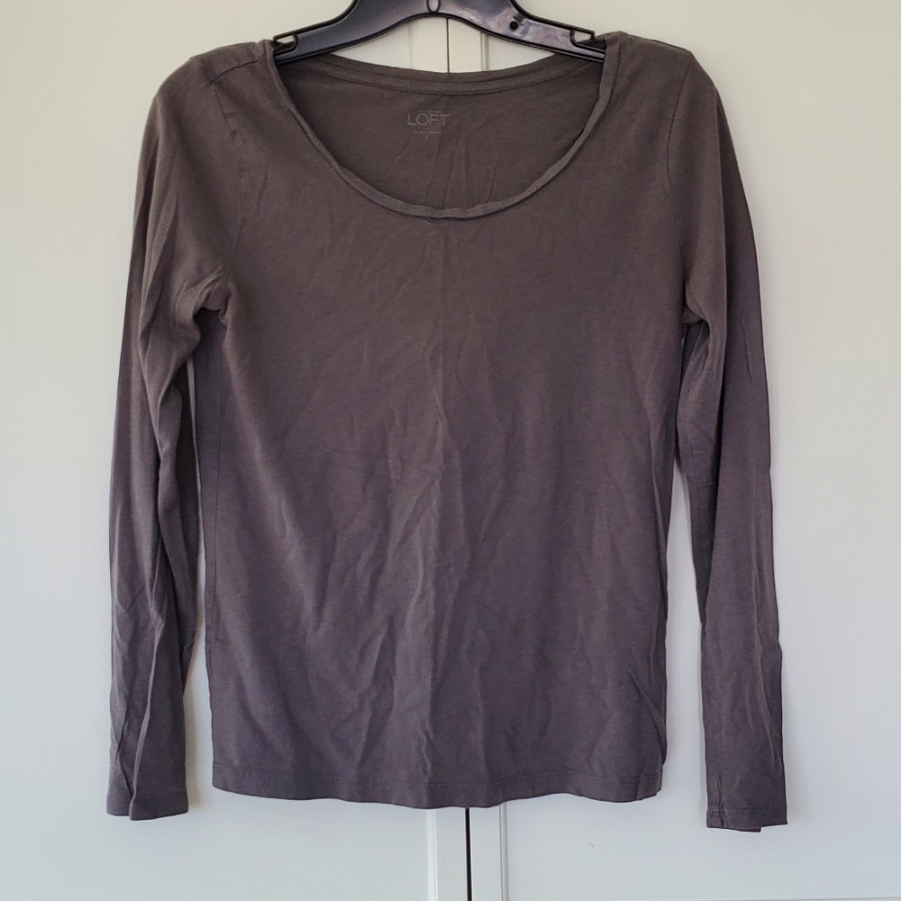 Gray LOFT T-shirt